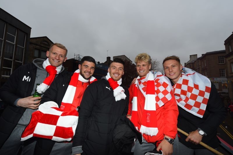 Other image for Oakwell stars paint town red